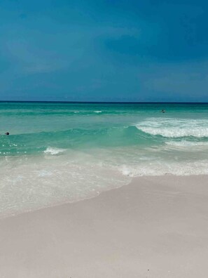 Una spiaggia nelle vicinanze