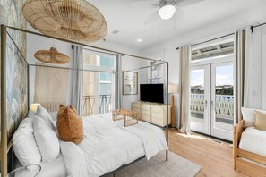 3 habitaciones, escritorio, tabla de planchar con plancha y wifi