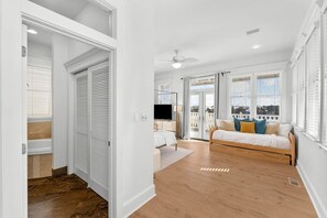 3 habitaciones, escritorio, tabla de planchar con plancha y wifi 