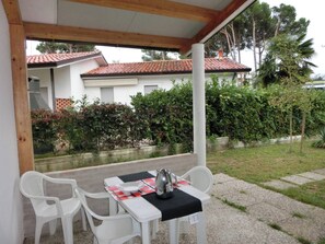 Terrace/patio - Cozy Villa Steps From the Beach (San Michele al Tagliamento)