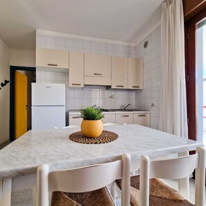 Appartement, 2 chambres | Salle à manger