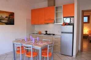 Huoneisto, 1 makuuhuone, parveke | Ruokasali