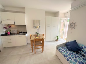 Living room - Charming Studio Just a Short Walk From the Beach (Lignano Sabbiadoro)