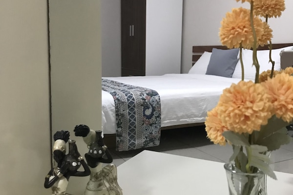 Executive Daire | Kaliteli yatak takımı, kuştüyü yorgan, dizüstü bilgisayar çalışma alanı