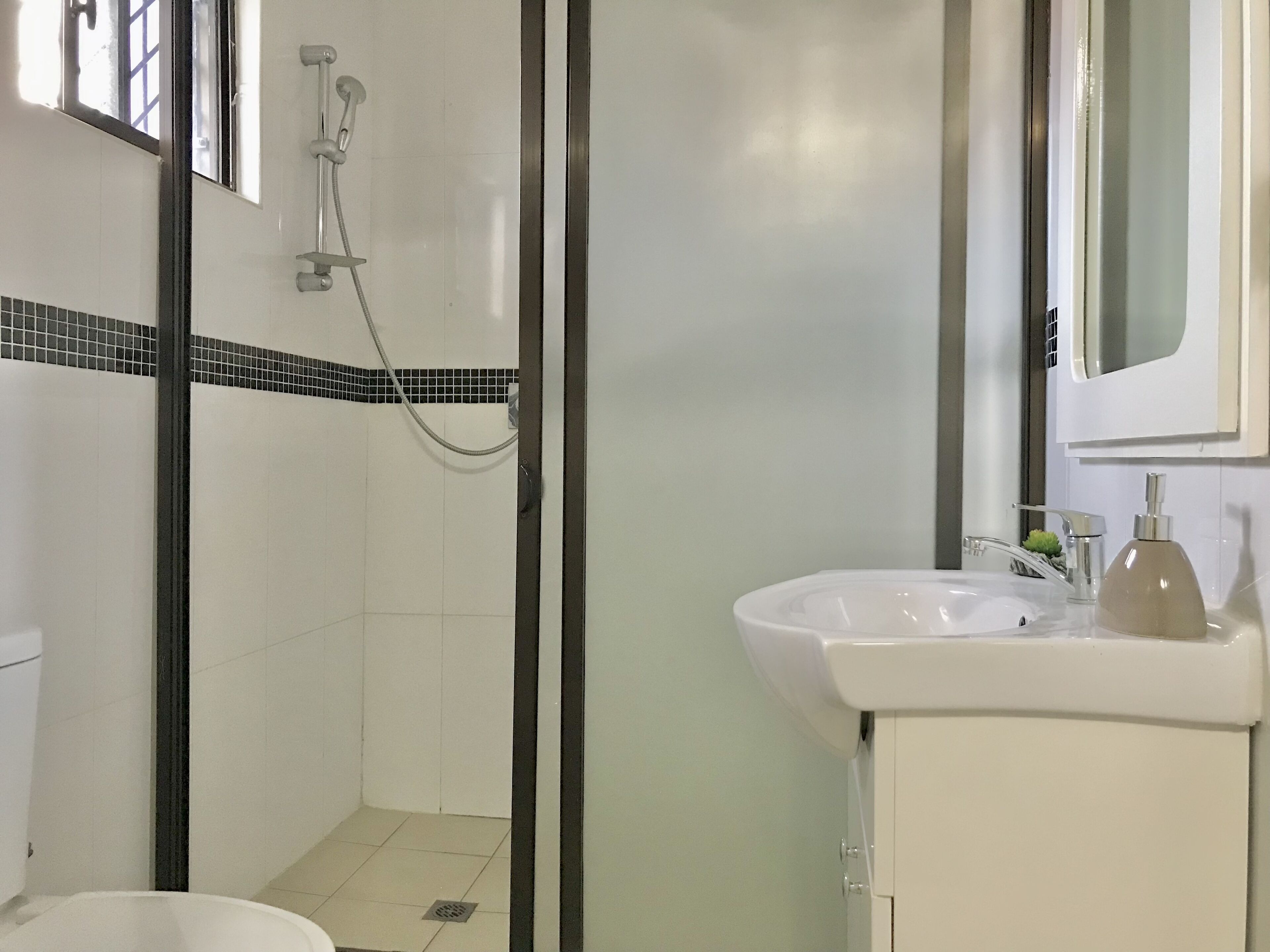 行政公寓式客房 | 浴室 | 免费洗浴用品、吹风机、拖鞋、毛巾