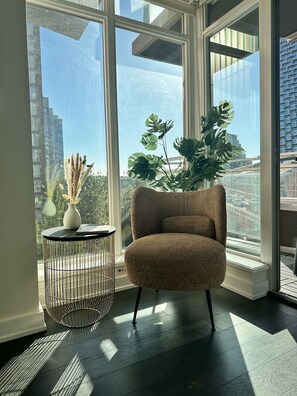 Interior - Yaletown 2BR & 2BA Condo with Patio Bar & Parking (Vancouver)