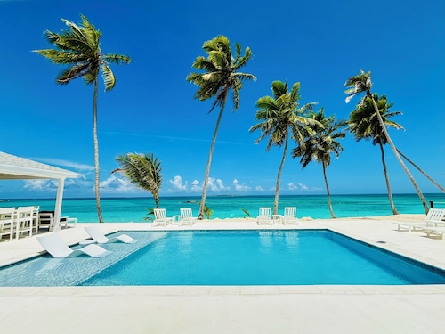 Blessing on the Bay - Brand New 4 bedroom Luxury Beachfront house