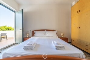 1 bedroom, travel cot, bed sheets