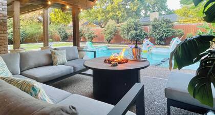 Heated pool & hot tub close to six flags!