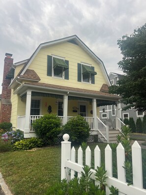 Exterior - Front Porch Delight - Family home, close to downtown, park and beach. (Spring Lake)