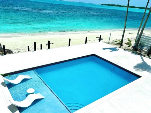 KPOW on the Beach - Brand New 5 bedroom Luxury Beachfront House!