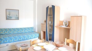Apartment, 1 Schlafzimmer, Balkon, Gartenblick | Speisen