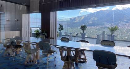Quito Oasis Retreat: Luxury Condo with Private Patio and Pool