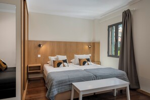 Ferros/tábuas de passar roupa, Wi-Fi, roupa de cama