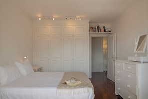 1 bedroom, iron/ironing board, travel cot, WiFi