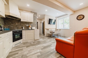 Apartment, 2 Bedrooms, Smoking, Terrace | Private kitchen