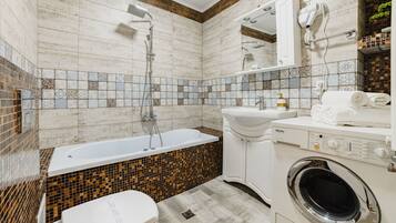 Apartment, 2 Bedrooms, Smoking, Terrace | Bathroom