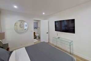 Desk, iron/ironing board, free WiFi, bed sheets