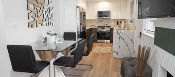 FULLY RENOVATED MODERN 1BR HOUSE IN TOLUCA LAKE with FENCED PATIO p72