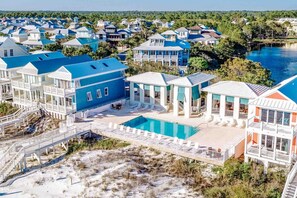 Exterior - Palm Paradise Unique Home! WALK TO BEACH! 4 POOLS! (Panama City Beach)