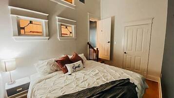 1 室のベッドルーム、アイロン / アイロン台、WiFi (無料)、ベッドシーツ