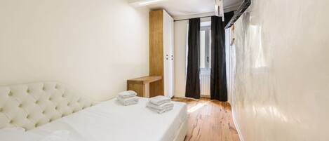 2 bedrooms, iron/ironing board, bed sheets