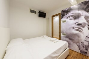 2 bedrooms, iron/ironing board, bed sheets