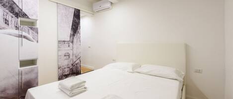 2 bedrooms, iron/ironing board, bed sheets