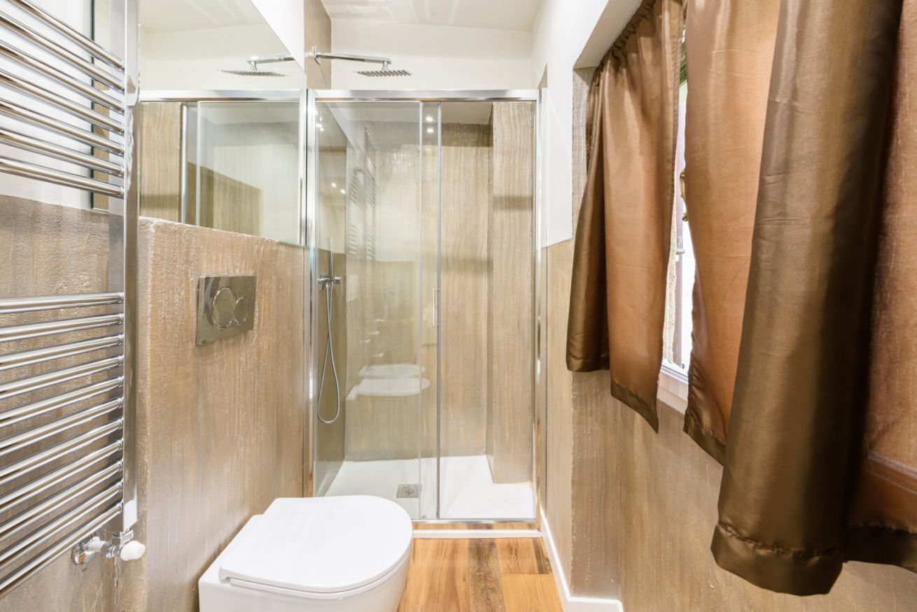 Dusche, Haartrockner, Bidet, Handtücher