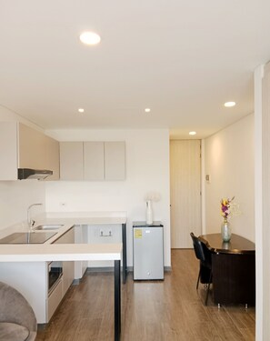 独特公寓 | 私人厨房 | 冰箱、微波炉、厨具/餐具