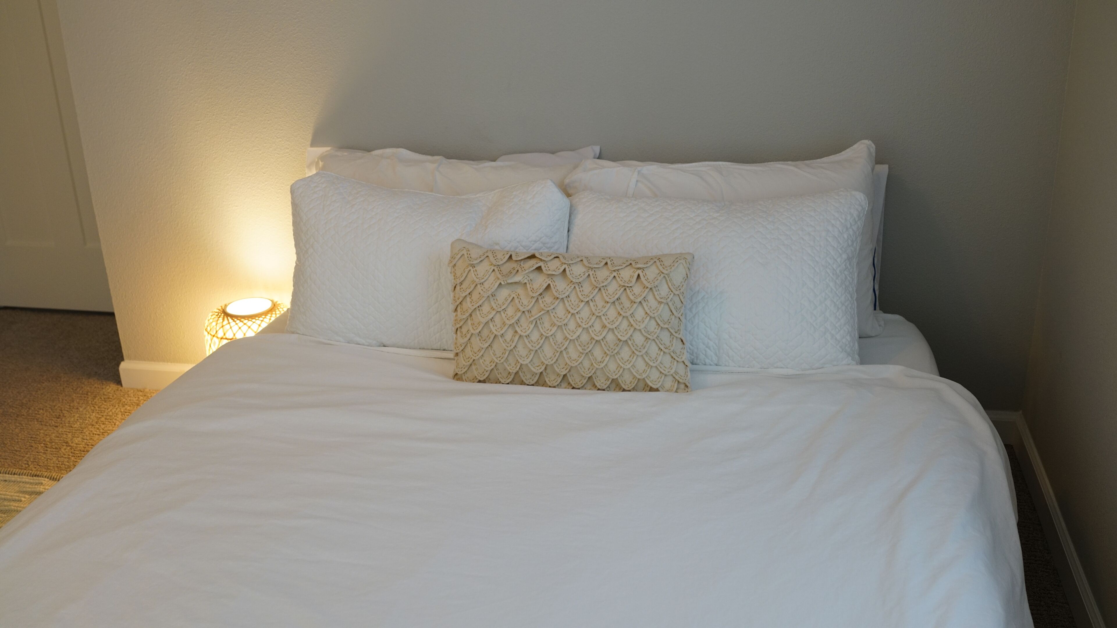 2 soverom, skrivebord, strykejern/-brett og wi-fi (inkludert)