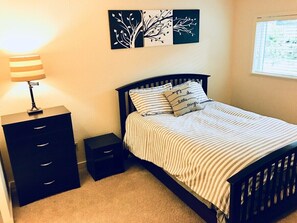 2 chambres, fer et planche à repasser, lit parapluie, Wi-Fi gratuit