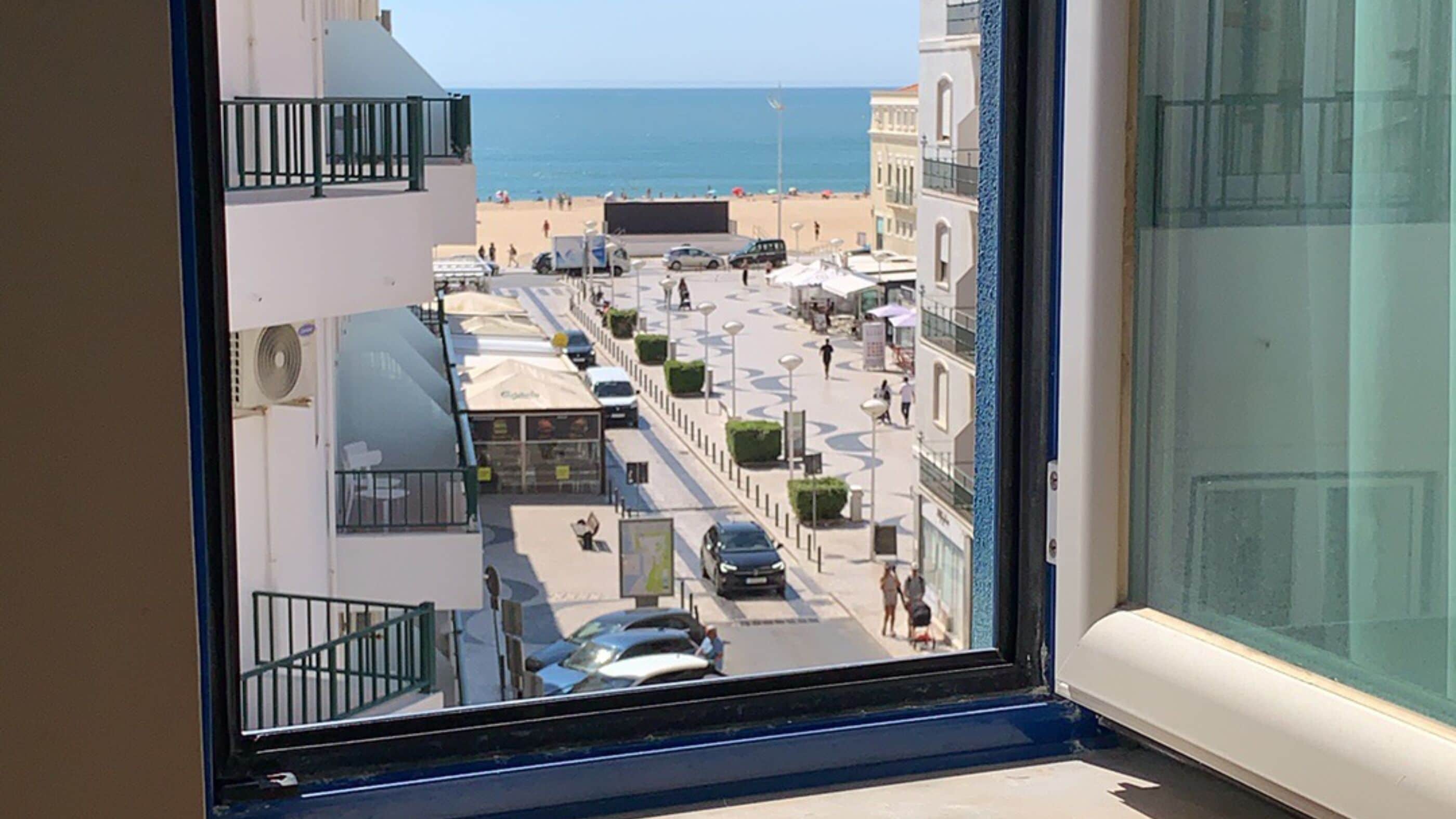 Standard Triple Room, 1 Bedroom | Peralatan tempat tidur premium, gebar bulu kapas, bar mini 