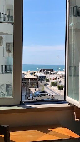 Economy Triple Room, 1 Bedroom | Premium bedding, down comforters, minibar, in-room safe