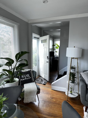 Entire 
2 BedRoom Duplex home walk to Hofstra University and Nassau Coliseum