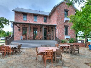 Outdoor dining - Watercolor Cottage Su (Carlton Landing)