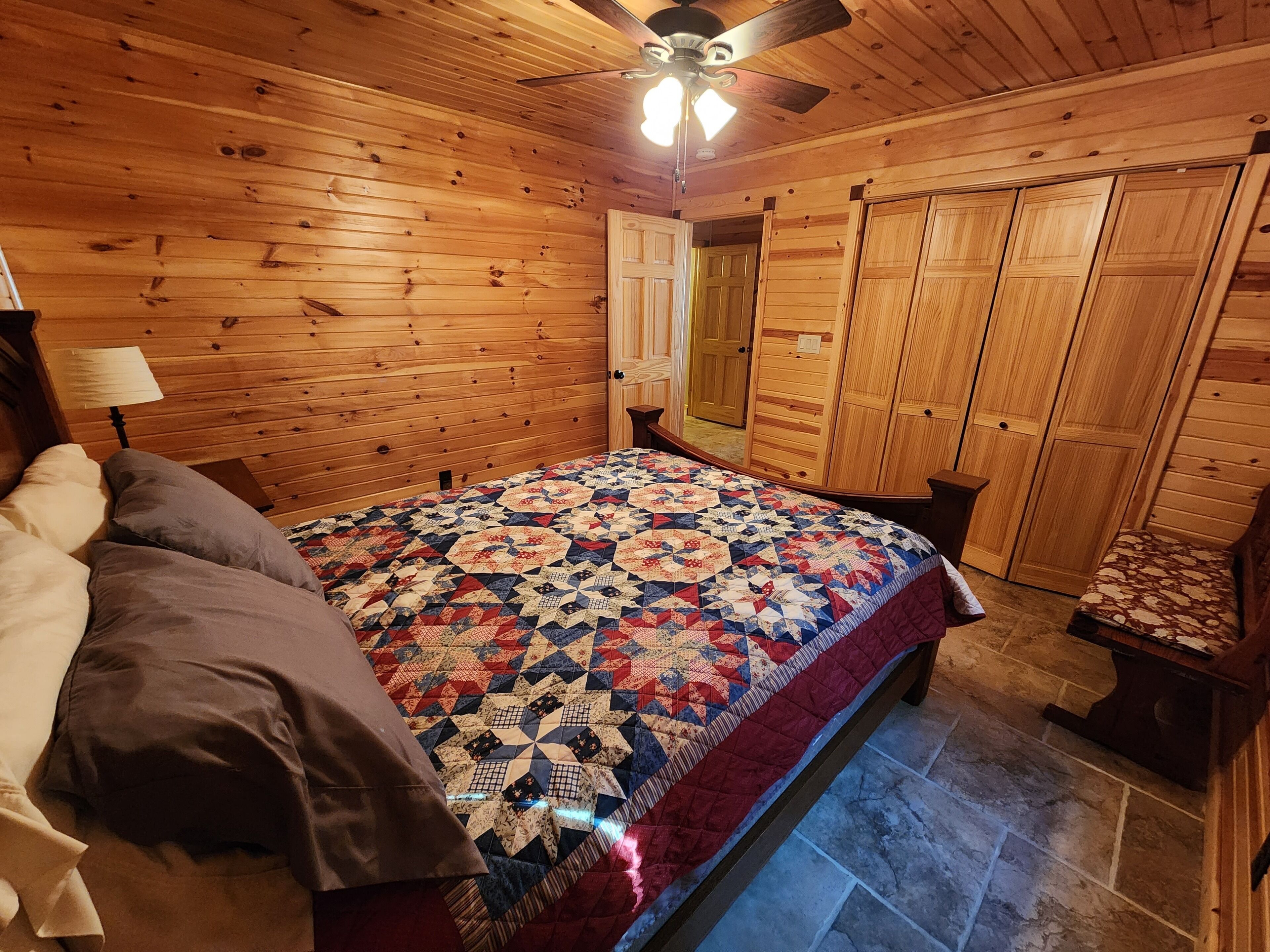 アイロン / アイロン台、旅行用ベビーベッド、WiFi (無料)、ベッドシーツ