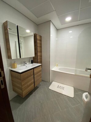 Apartment, 2 Bedrooms, Balcony, City View | Bathroom - Modish Classy Apartment In Jumeirah (Dubai)