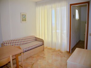 Leilighet, 2 soverom, balkong, havutsikt | Oppholdsrom