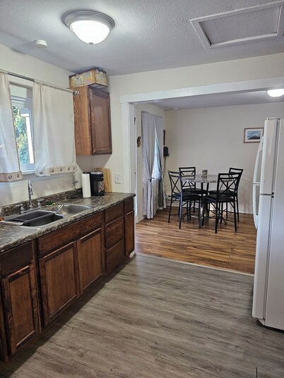 Single Bedroom Guesthouse in the Cowlitz Valley