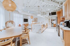 Fridge, microwave, oven, stovetop - Coconut Casita with Wet Bar! Walk 2 Beach! 4 Pools (Panama City Beach)