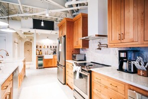 Fridge, microwave, oven, stovetop - Coconut Casita with Wet Bar! Walk 2 Beach! 4 Pools (Panama City Beach)