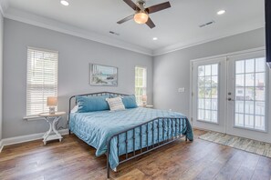 5 bedrooms, desk, iron/ironing board, travel cot