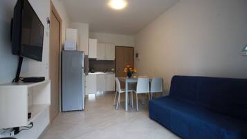Apartemen, 2 kamar tidur, balkon | Ruang makan