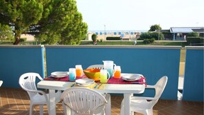 Balcony - Beachfront Colourful Flat With Swimming Pool (San Michele al Tagliamento)