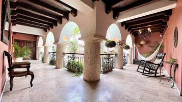 32-inch LCD TV with cable channels, heated floors