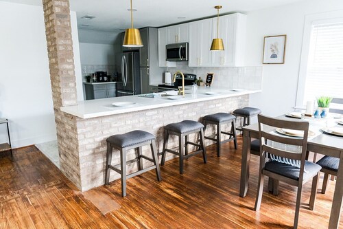 Renovated 1940's era cottage - 2 Blocks from downtown Bellville!