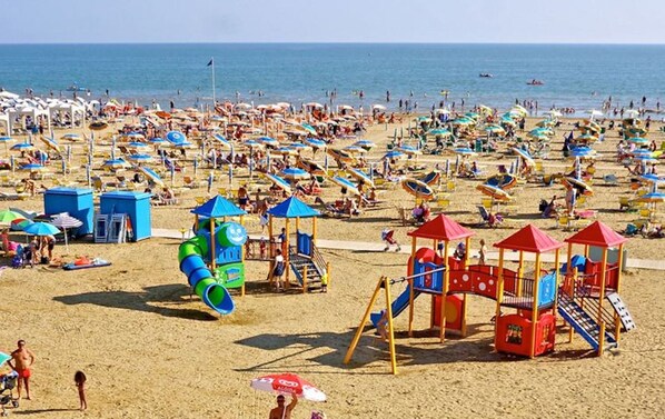 Appartamento, 1 camera da letto, balcone, vista città | Spiaggia