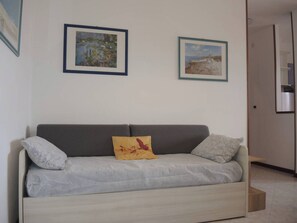 Appartement, 2 chambres, balcon, vue sur la ville | Salle de séjour