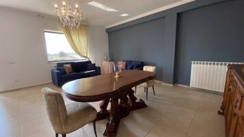 Villa, 3 Schlafzimmer, Raucher, Balkon | Esszimmer